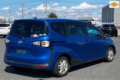 2016 Toyota Sienta - Thumbnail