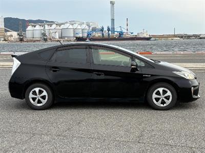 2014 Toyota Prius - Thumbnail
