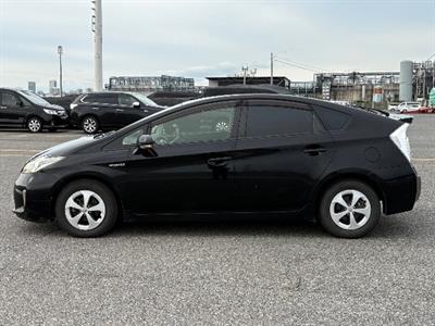 2014 Toyota Prius - Thumbnail
