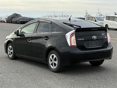 2014 Toyota Prius - Thumbnail