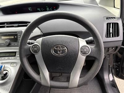 2014 Toyota Prius - Thumbnail