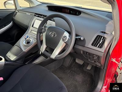 2013 Toyota Prius - Thumbnail