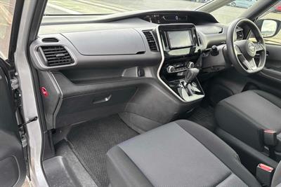 2020 Nissan Serena - Thumbnail