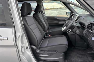 2020 Nissan Serena - Thumbnail