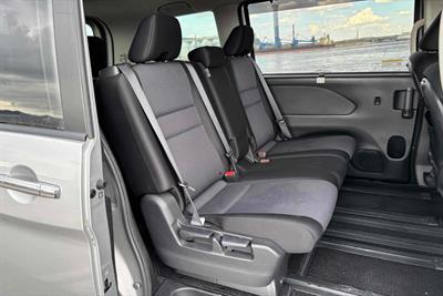 2020 Nissan Serena - Thumbnail
