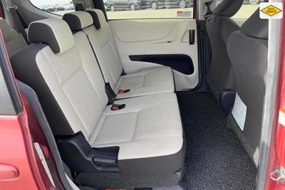 2016 Toyota Sienta - Thumbnail