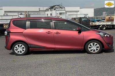 2016 Toyota Sienta - Thumbnail