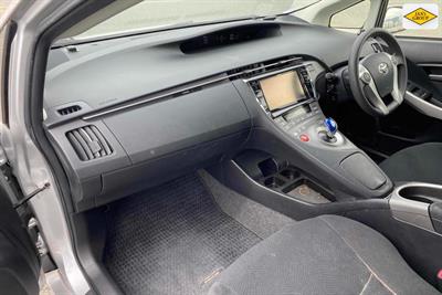 2013 Toyota Prius - Thumbnail