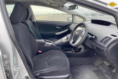 2013 Toyota Prius - Thumbnail
