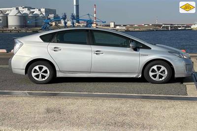 2013 Toyota Prius - Thumbnail