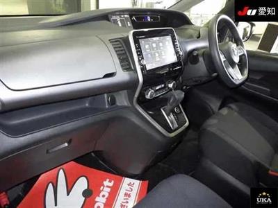 2018 Nissan Serena - Thumbnail