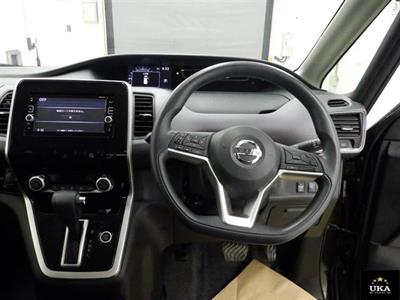 2017 Nissan Serena - Thumbnail