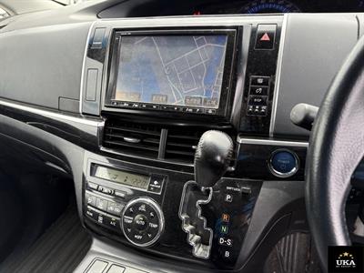 2013 Toyota Estima - Thumbnail