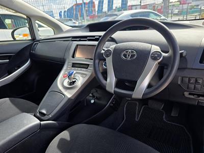 2014 Toyota Prius - Thumbnail