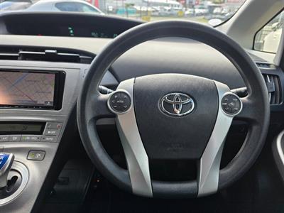 2014 Toyota Prius - Thumbnail