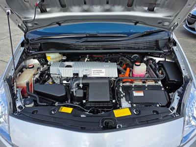 2014 Toyota Prius - Thumbnail