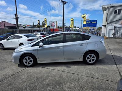2014 Toyota Prius - Thumbnail