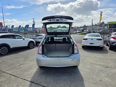 2014 Toyota Prius - Thumbnail