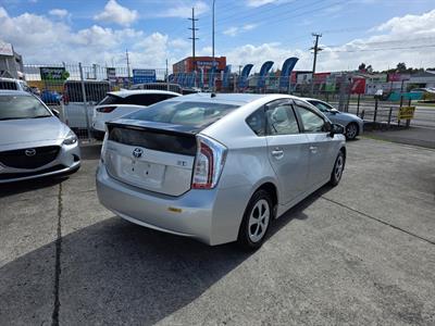 2014 Toyota Prius - Thumbnail