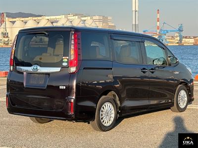 2015 Toyota Noah - Thumbnail