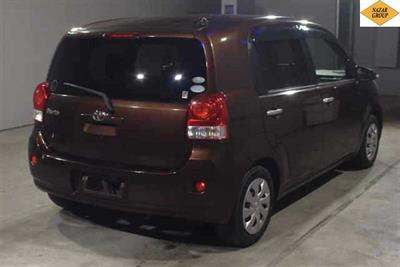 2015 Toyota Porte - Thumbnail