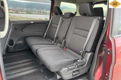 2017 Nissan Serena - Thumbnail