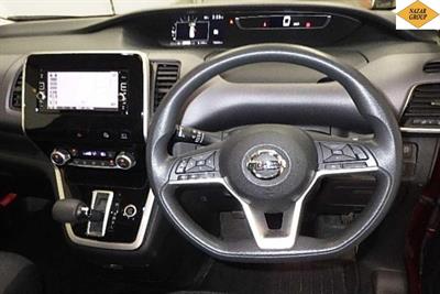 2017 Nissan Serena - Thumbnail