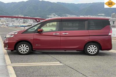 2017 Nissan Serena - Thumbnail