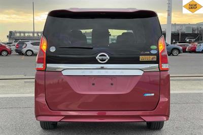2017 Nissan Serena - Thumbnail
