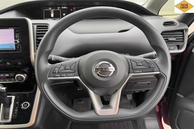 2017 Nissan Serena - Thumbnail