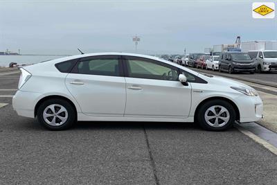2014 Toyota Prius - Thumbnail