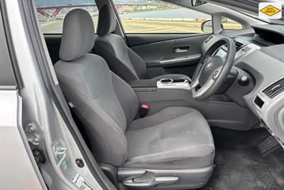 2013 Toyota Prius - Thumbnail
