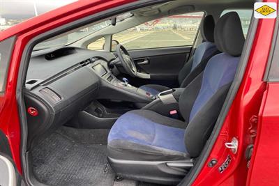 2012 Toyota Prius - Thumbnail