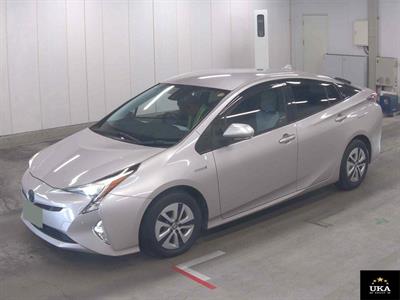 2016 Toyota Prius - Thumbnail