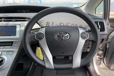 2014 Toyota Prius - Thumbnail