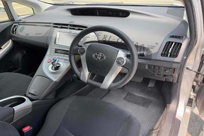 2014 Toyota Prius - Thumbnail