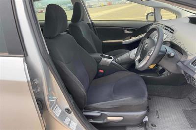 2014 Toyota Prius - Thumbnail