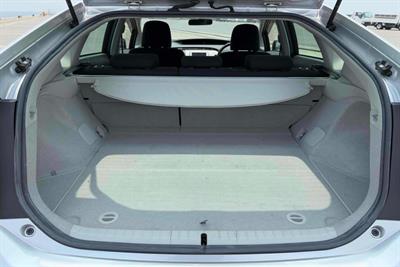 2014 Toyota Prius - Thumbnail