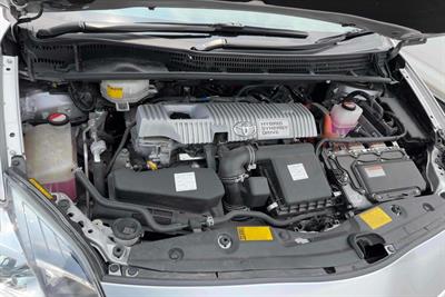 2014 Toyota Prius - Thumbnail