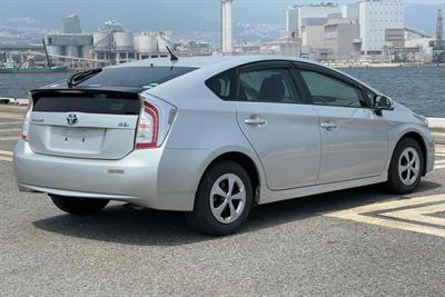 2014 Toyota Prius - Thumbnail
