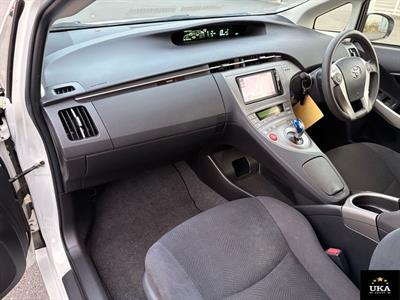 2015 Toyota Prius - Thumbnail