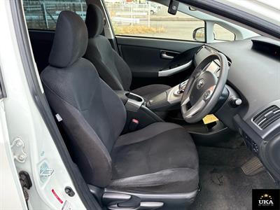 2015 Toyota Prius - Thumbnail