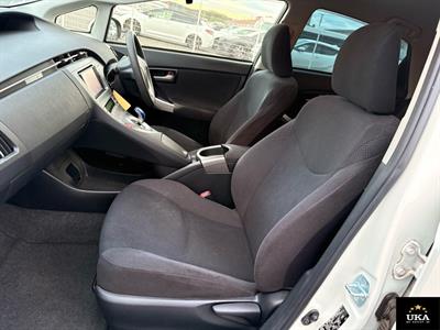 2015 Toyota Prius - Thumbnail