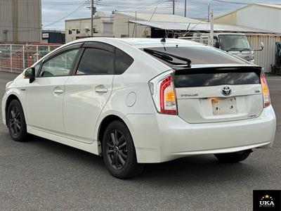 2015 Toyota Prius - Thumbnail