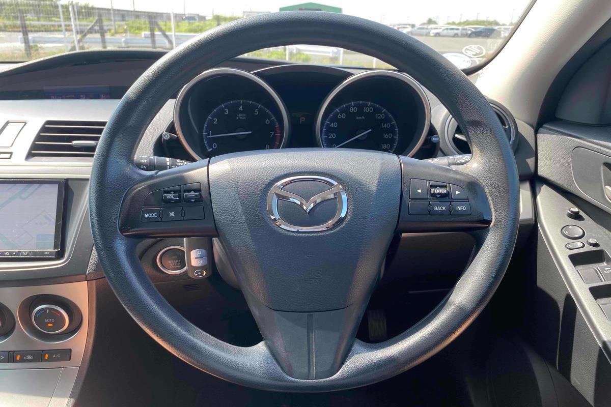 2013 Mazda Axela