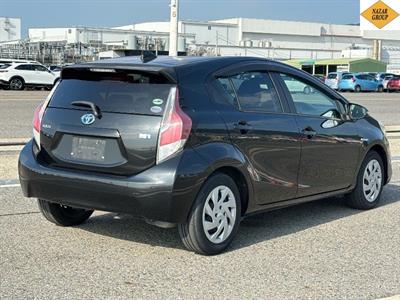 2015 Toyota Aqua - Thumbnail