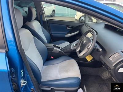 2013 Toyota Prius - Thumbnail