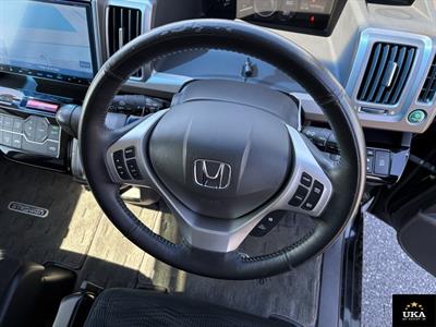 2014 Honda Stepwagon - Thumbnail