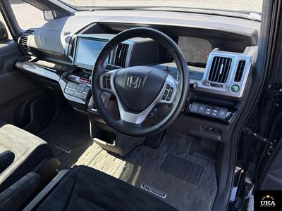 2014 Honda Stepwagon - Thumbnail