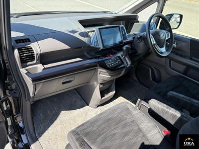 2014 Honda Stepwagon - Thumbnail